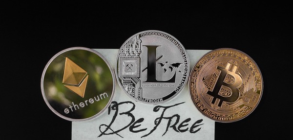 Digital cryptocurrency network graphic representing the Solana blockchain