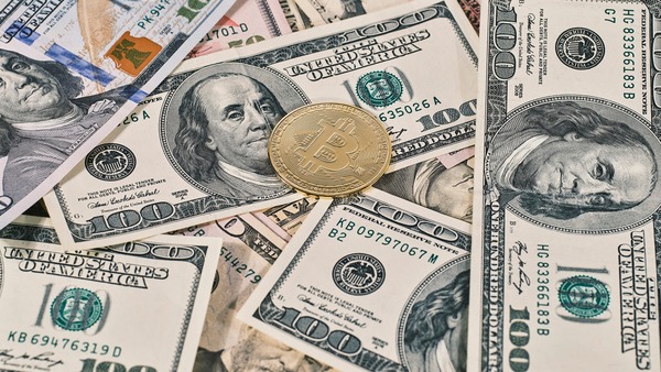 US dollar banknotes next to a stablecoin exchange interface