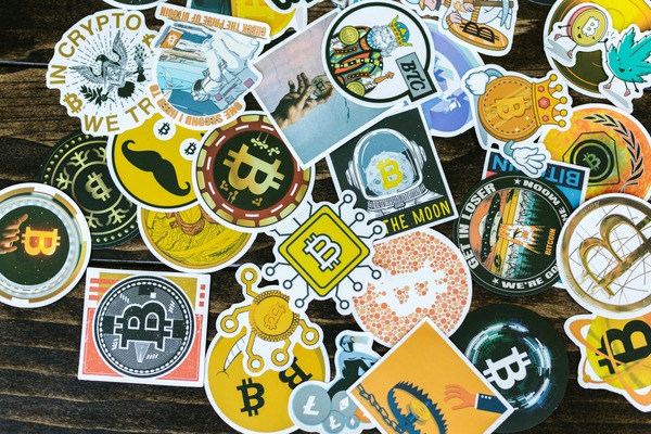 People checking exchange feedback and ratings on a mobile device